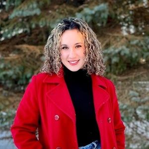 Meet your Posher, Olivia